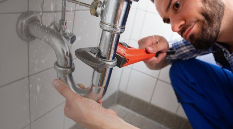 Expert burst pipe repair services in Edgewood, TX